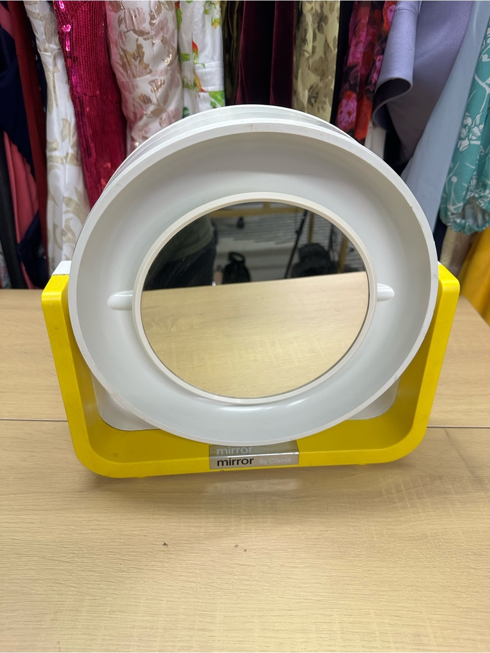 Vintage Clairol Yellow and White Lighted Makeup Mirror EUC - Picture 8 of 9